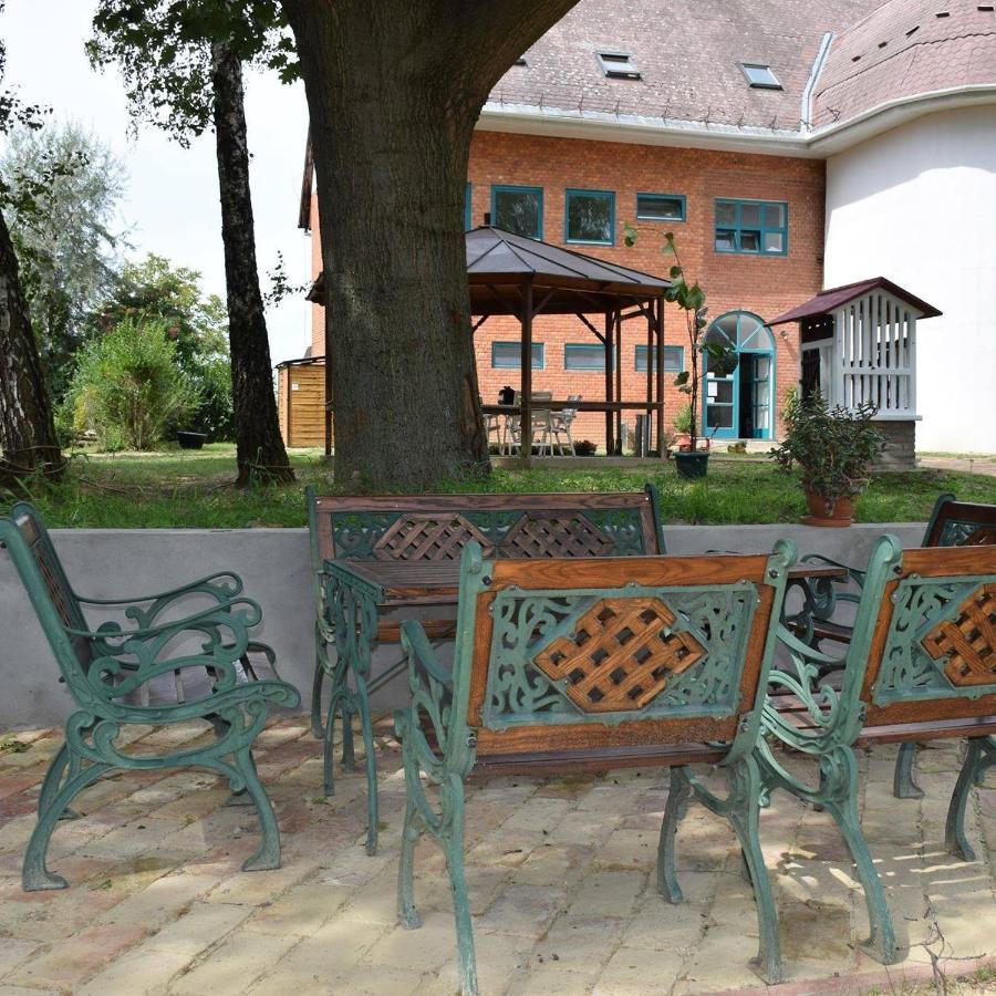 Romahegy Rendezvenyhaz Bed and Breakfast Kaposvár Exteriör bild
