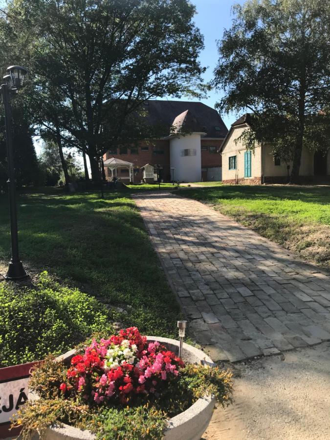 Romahegy Rendezvenyhaz Bed and Breakfast Kaposvár Exteriör bild
