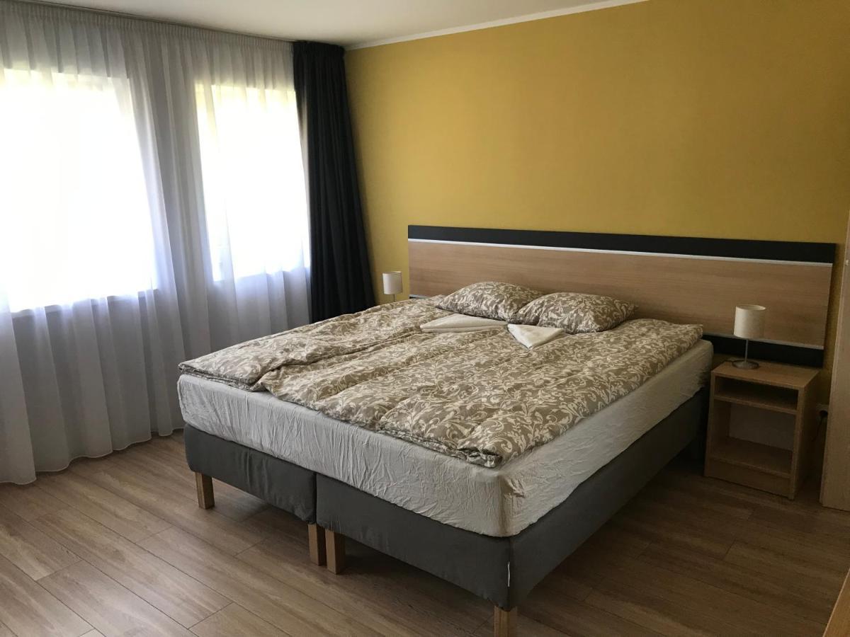 Romahegy Rendezvenyhaz Bed and Breakfast Kaposvár Exteriör bild