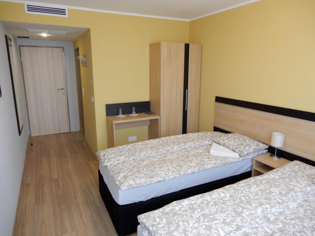 Romahegy Rendezvenyhaz Bed and Breakfast Kaposvár Exteriör bild