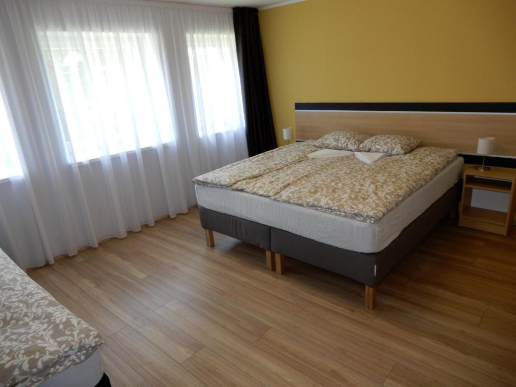 Romahegy Rendezvenyhaz Bed and Breakfast Kaposvár Exteriör bild